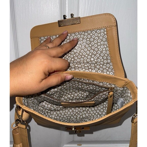 Aarikka Helle  women's Cream Tan leather Shoulder crossbody Bag - Picture 9 of 12